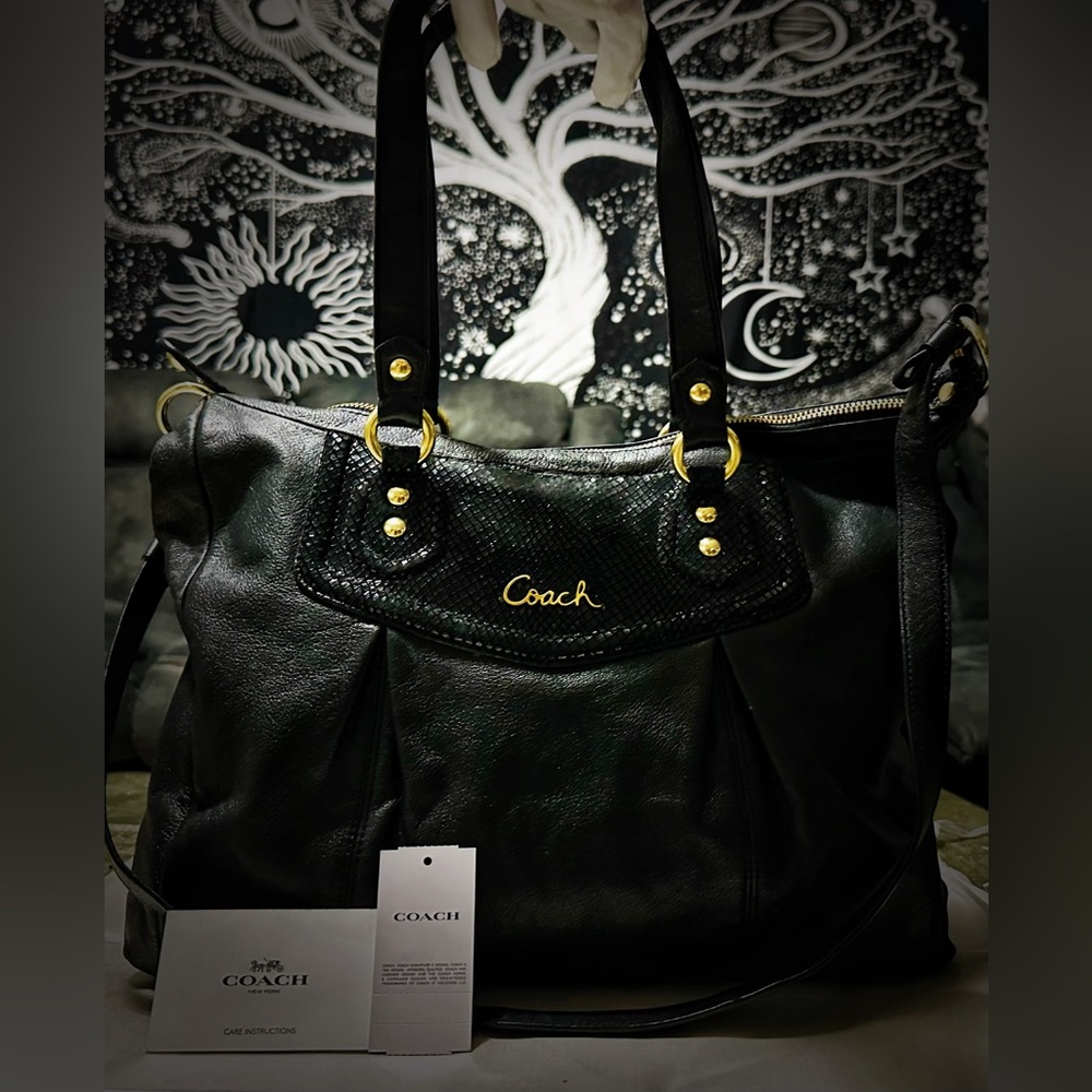 Vintage Style Y2K Coach Black Leather Shoulder Bag with Gold Accents make offer - Picture 17 of 17